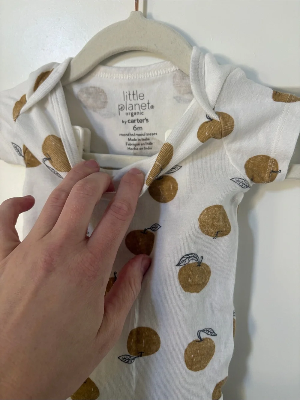 Carter’s Baby One-Piece Bodysuit with Apple Print and Matching Pants 6 Months